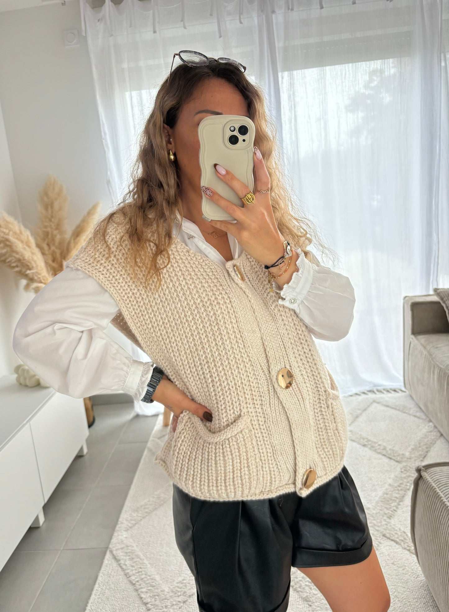 Pull sans manches à boutons dorés CLEM | ÉCRU