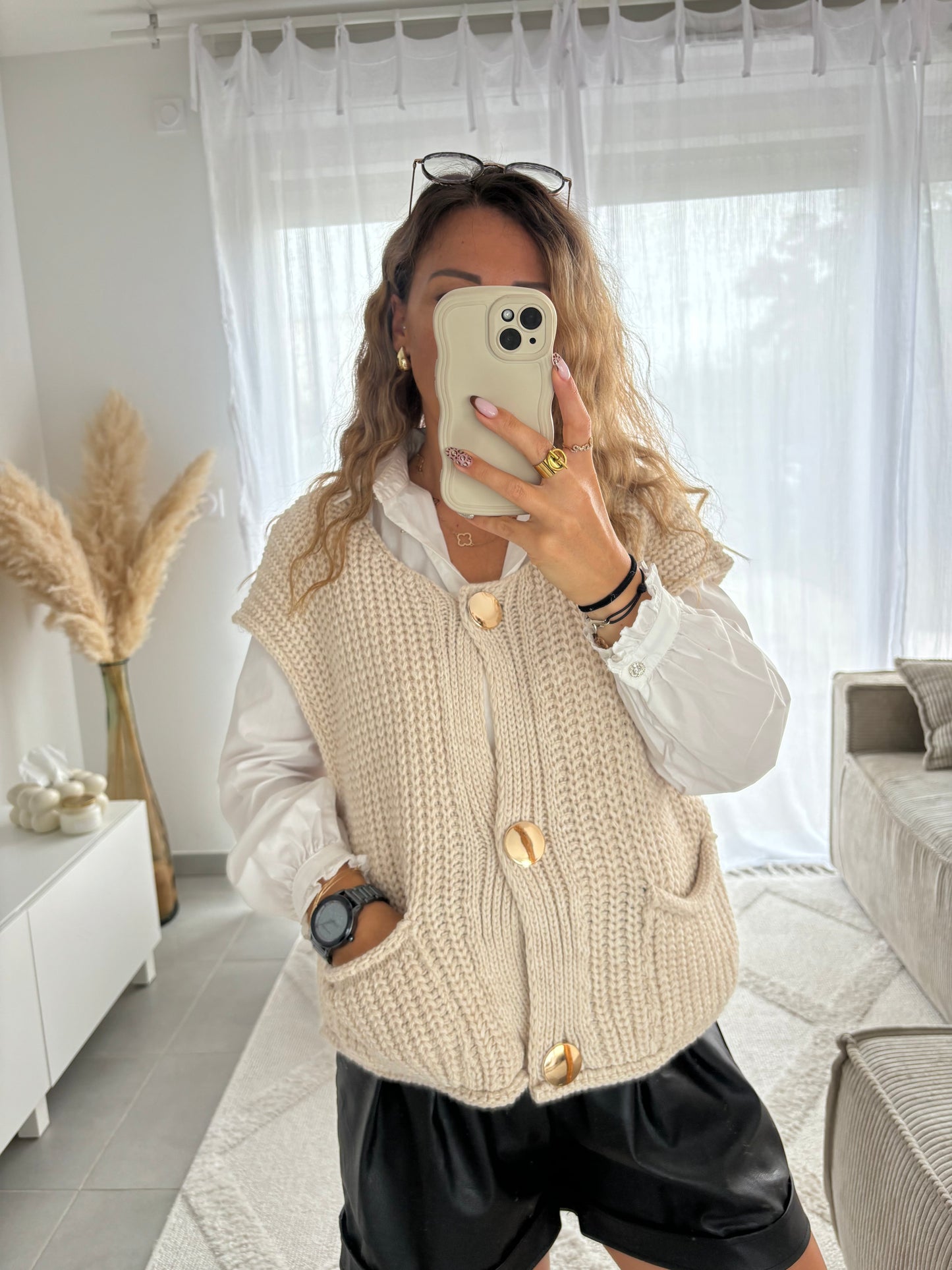 Pull sans manches à boutons dorés CLEM | ÉCRU